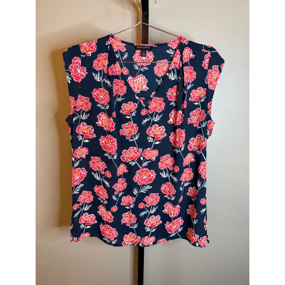 Banana Republic Navy Blue Red Floral Carnation V-Neck Sleeveless Blouse Small